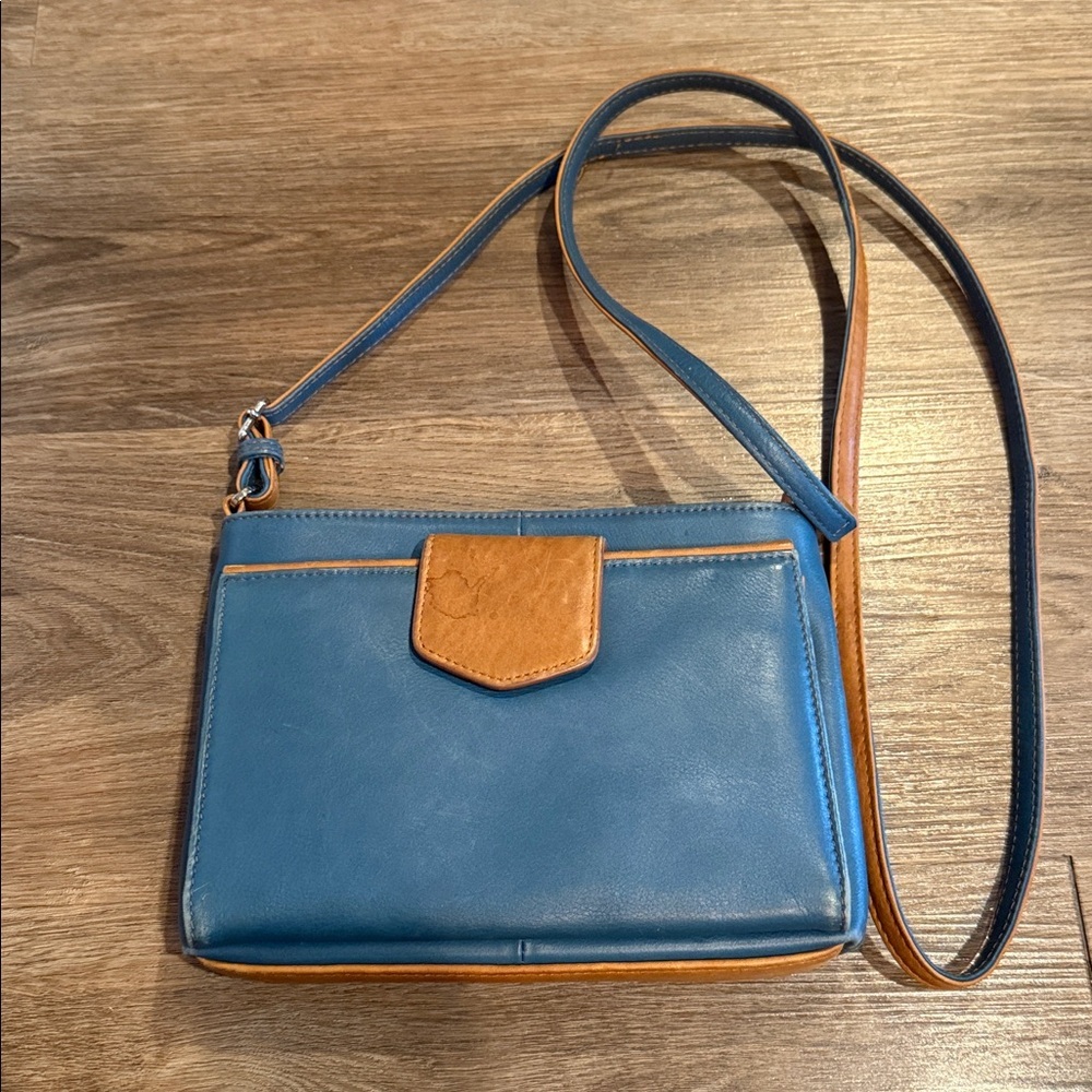 ILI New York RFID Blue Leather Crossbody/Organizer Bag
